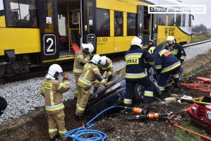 Służby przeprowadziły symulację wypadku na przejeździe kolejowym (wideo)